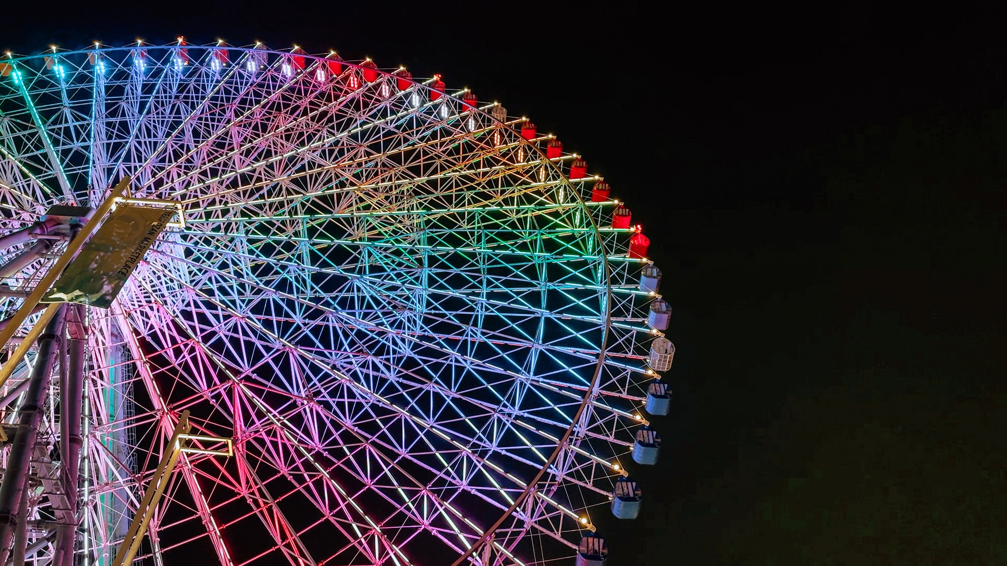 Tempozan Ferris Wheel at night, Osaka, Japan.